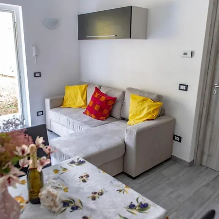 Michael Nicolo * אוג'ביו