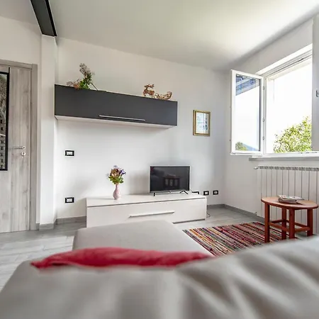 Michael Nicolo דירה